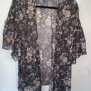 American Eagle Outfitters Floral Sheer kimono blouse ruffle sleeve